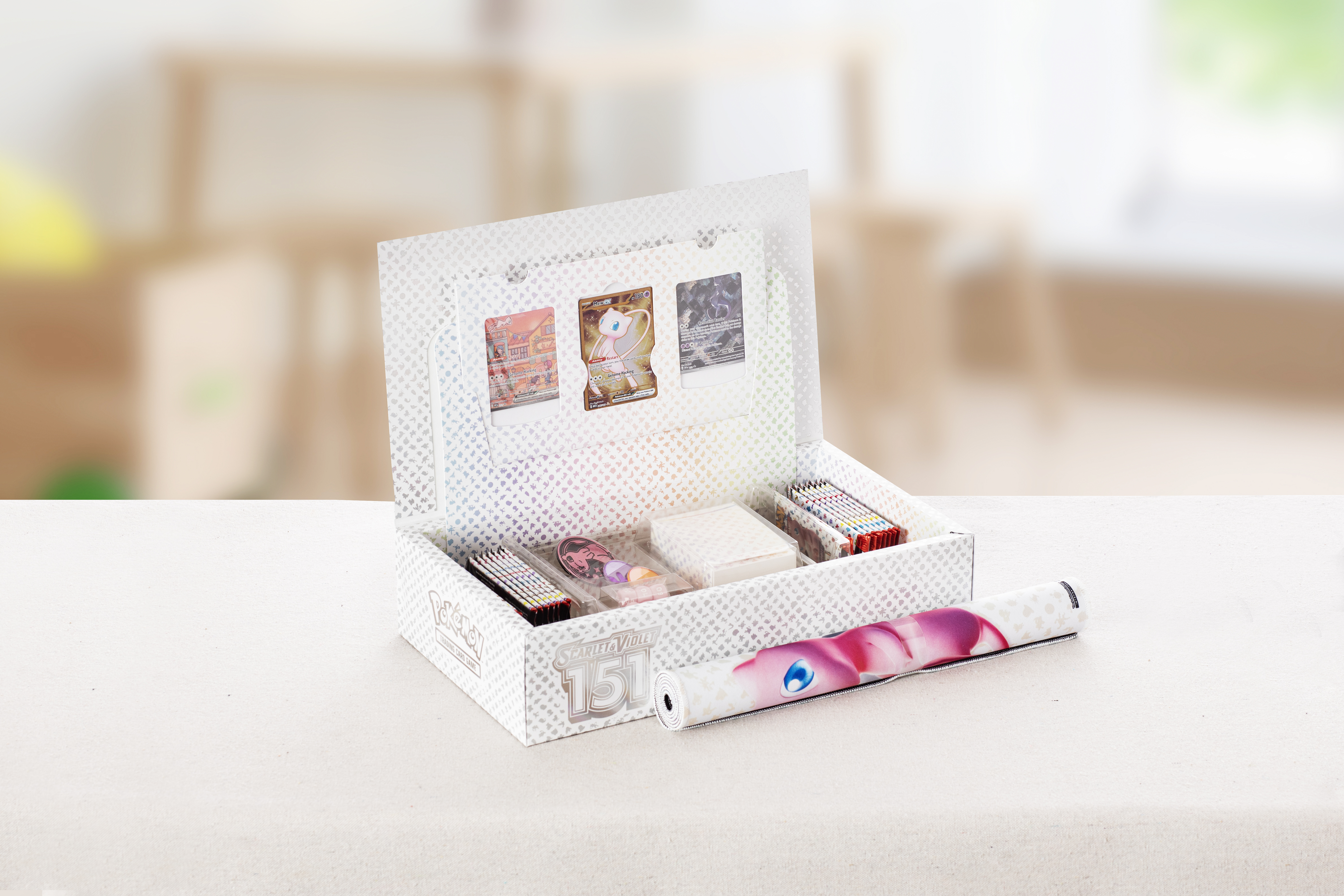 Scarlet & Violet - 151 Ultra-Premium Collection Box